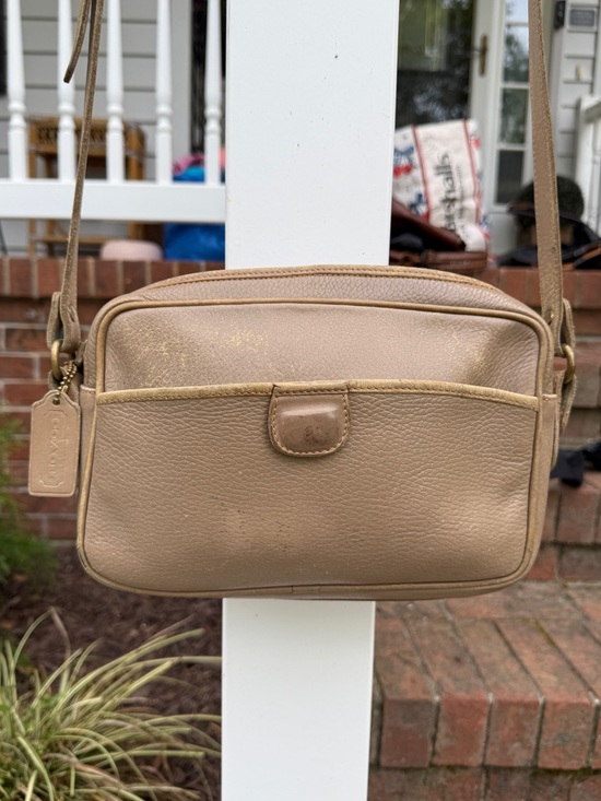Coach Handbags - Vintage Coach Sheridan Made in USA Beige Tan Leather Handbag